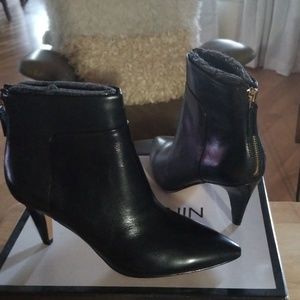 Black leather booties 7.5m
